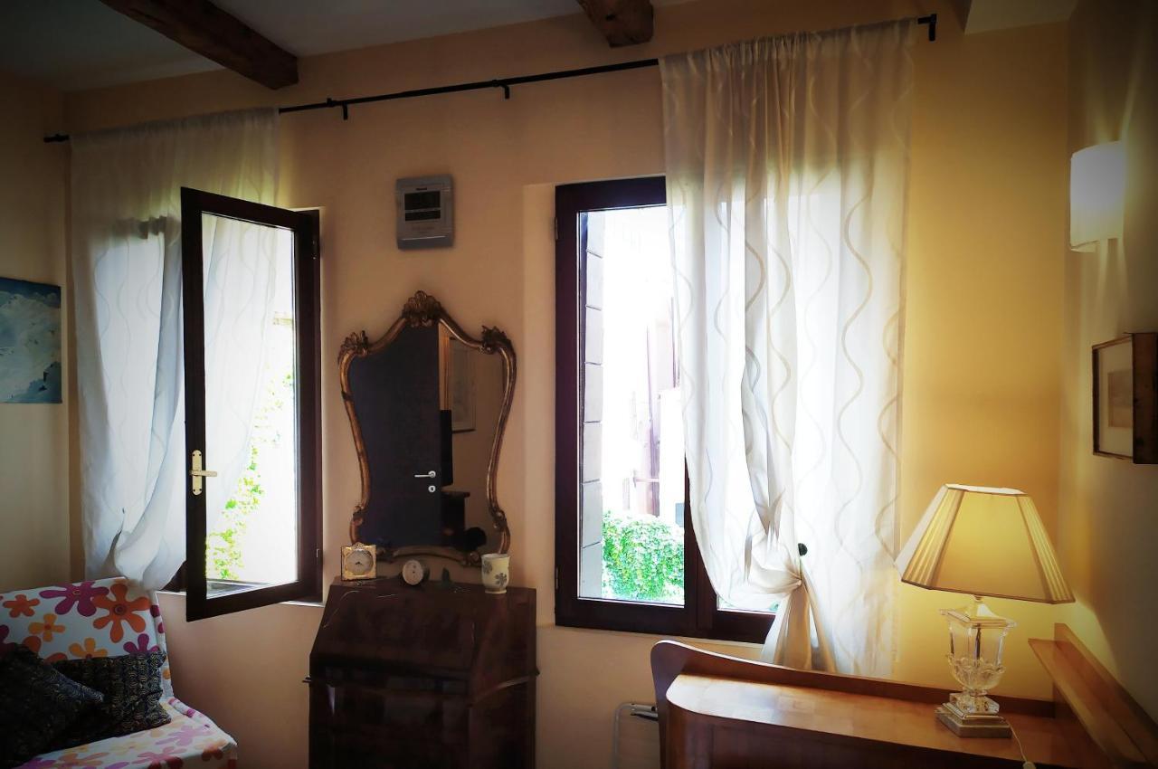 Ca Tron Apartment Next To Rialto Bridge Venesia Bagian luar foto